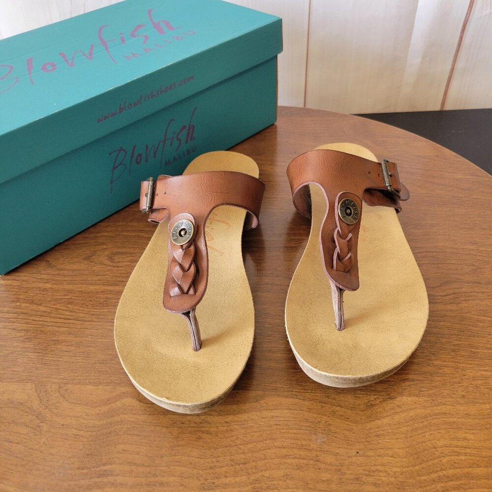 Blowfish Malibu Greco Women’s thong sandals, Sz 7. EUC w/Box. Vegan Leather.